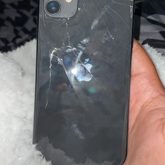 It’s in working condition just cracked in the back everything been deleted